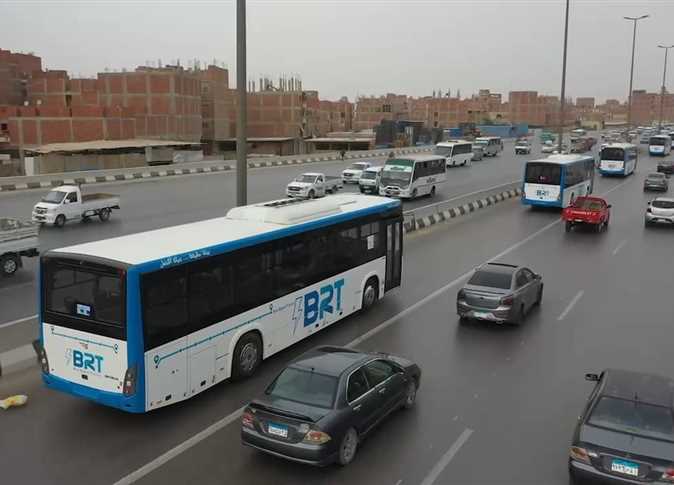 من حدائق أكتوبر إلى المعادي بالأتوبيس الترددي.. خر من حدائق أكتوبر إلى المعادي بالأتوبيس الترددي.. خر